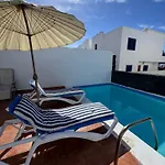 Villa Papagayo House *